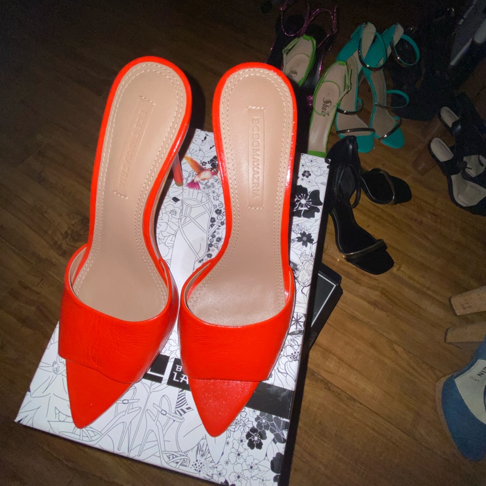 BCBGMaxAzria kitty stiletto